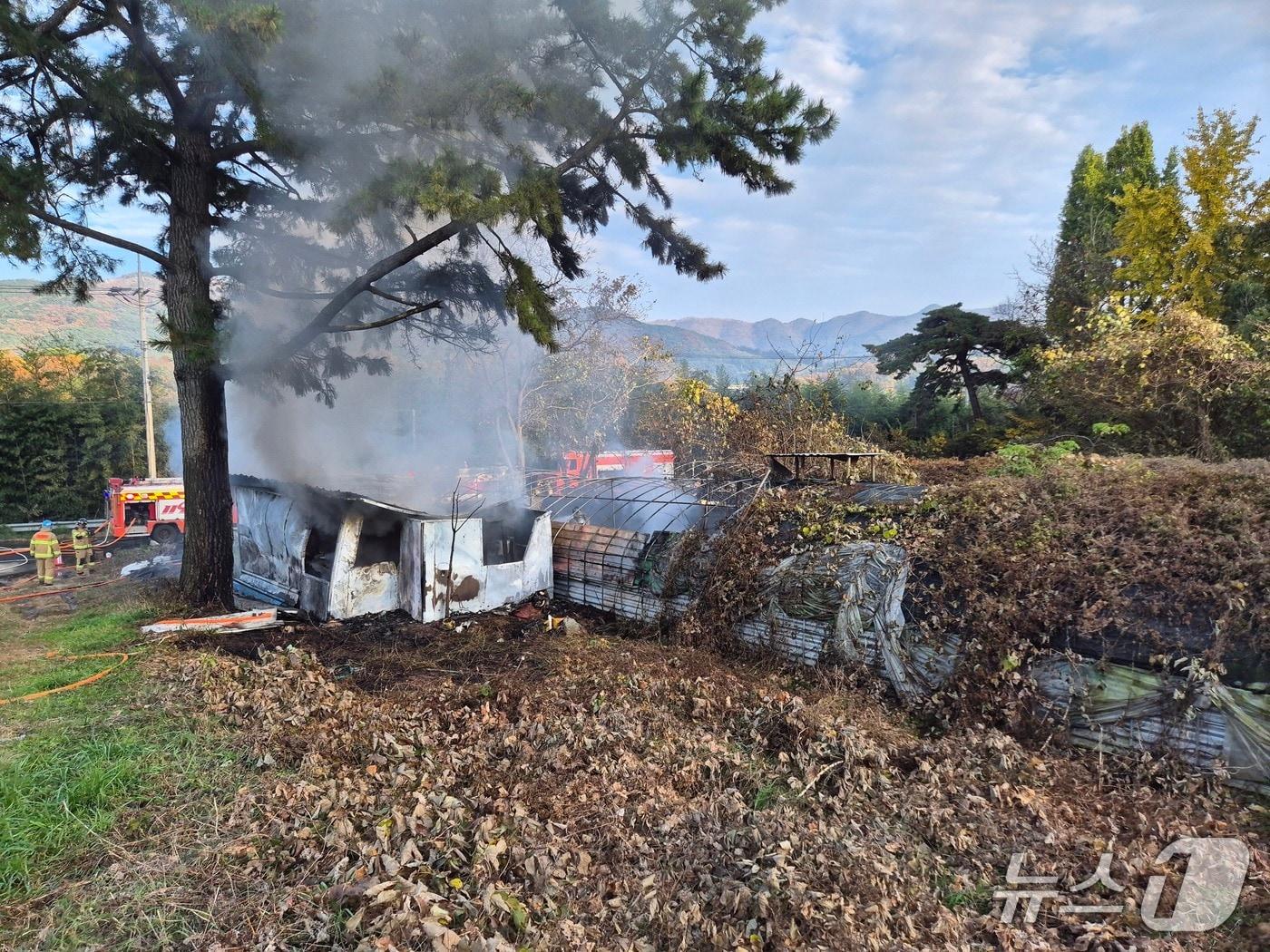 본문 이미지 -  서산 고북면 주거시설 화재 현장. (서산소방서 제공, 재판매 및 DB금지) / 뉴스1