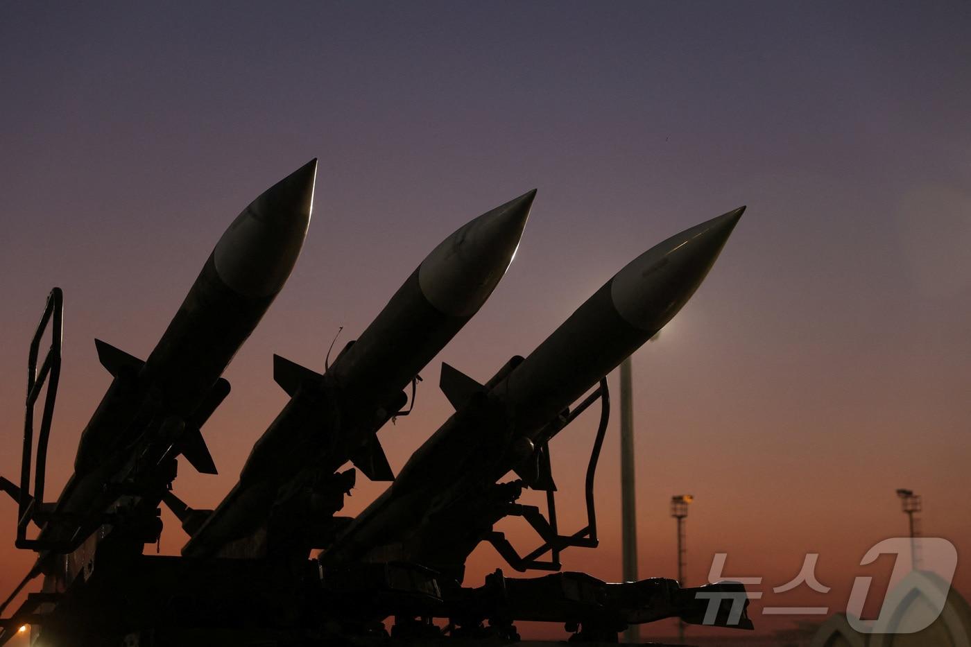 12일&#40;현지시간&#41; 이란 테헤란에 위치한 이슬람혁명수비대&#40;IRGC&#41; 항공우주군 박물관에 미사일이 전시돼 있다. ⓒ 로이터=뉴스1 ⓒ News1 류정민 특파원