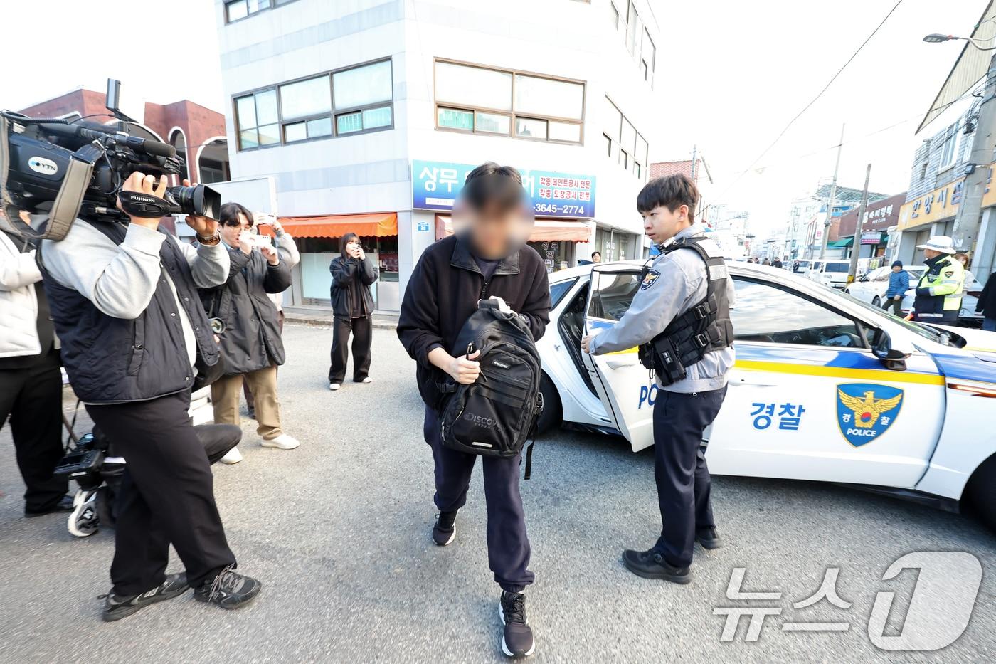 2026학년도 대학수학능력시험일인 13일 오전 광주시 교육청 26지구 제21시험장인 광주 서석고등학교에 수험생이 들어서고 있다. 2025.11.13/뉴스1 ⓒ News1 이승현 기자