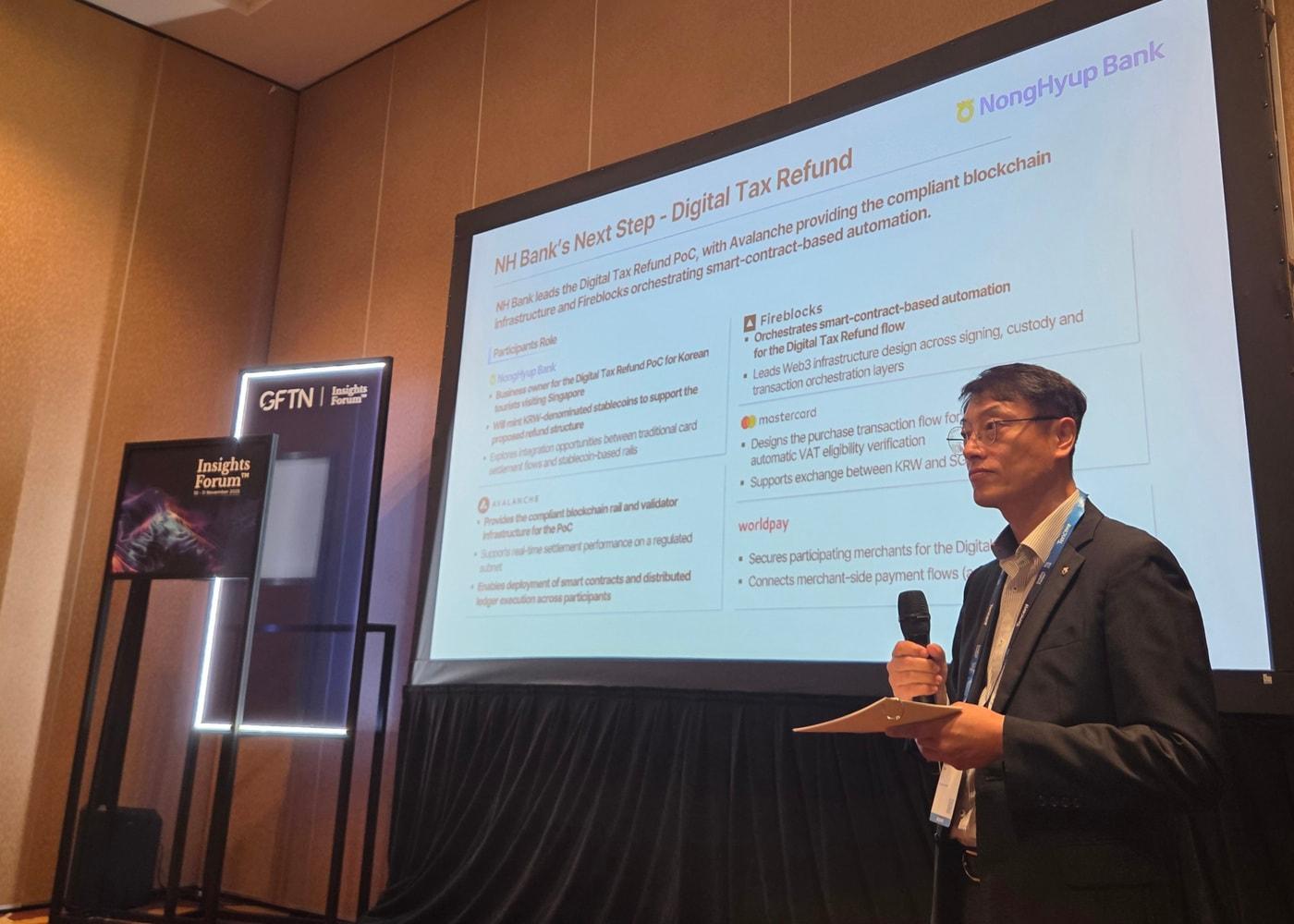 본문 이미지 - 농협은행 최운재 디지털전략사업부문 부행장이 싱가포르 핀테크 페스티벌&#40;SFF&#41;에 참가해 발표를 하고 있다. &#40;NH농협은행 제공&#41;