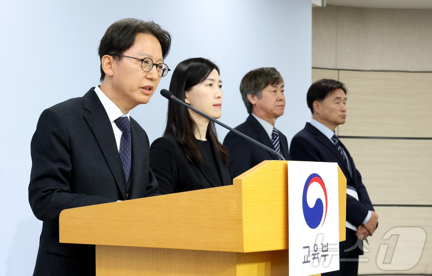 본문 이미지 - 김창원 수능 출제위원장이 13일 오전 세종시 정부세종청사 교육부에서 2026학년도 대학수학능력시험 출제 기본방향에 대해 설명하고 있다. 2025.11.13/뉴스1 ⓒ News1 김기남 기자