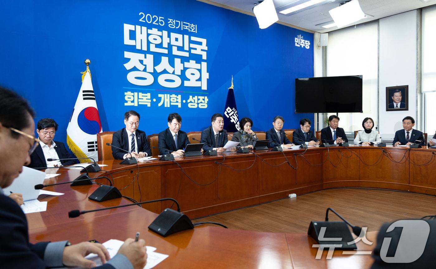 김병기 더불어민주당 원내대표가 13일 서울 여의도 국회에서 열린 정책조정회의에서 모두발언하고 있다. 2025.11.13/뉴스1 ⓒ News1 이승배 기자