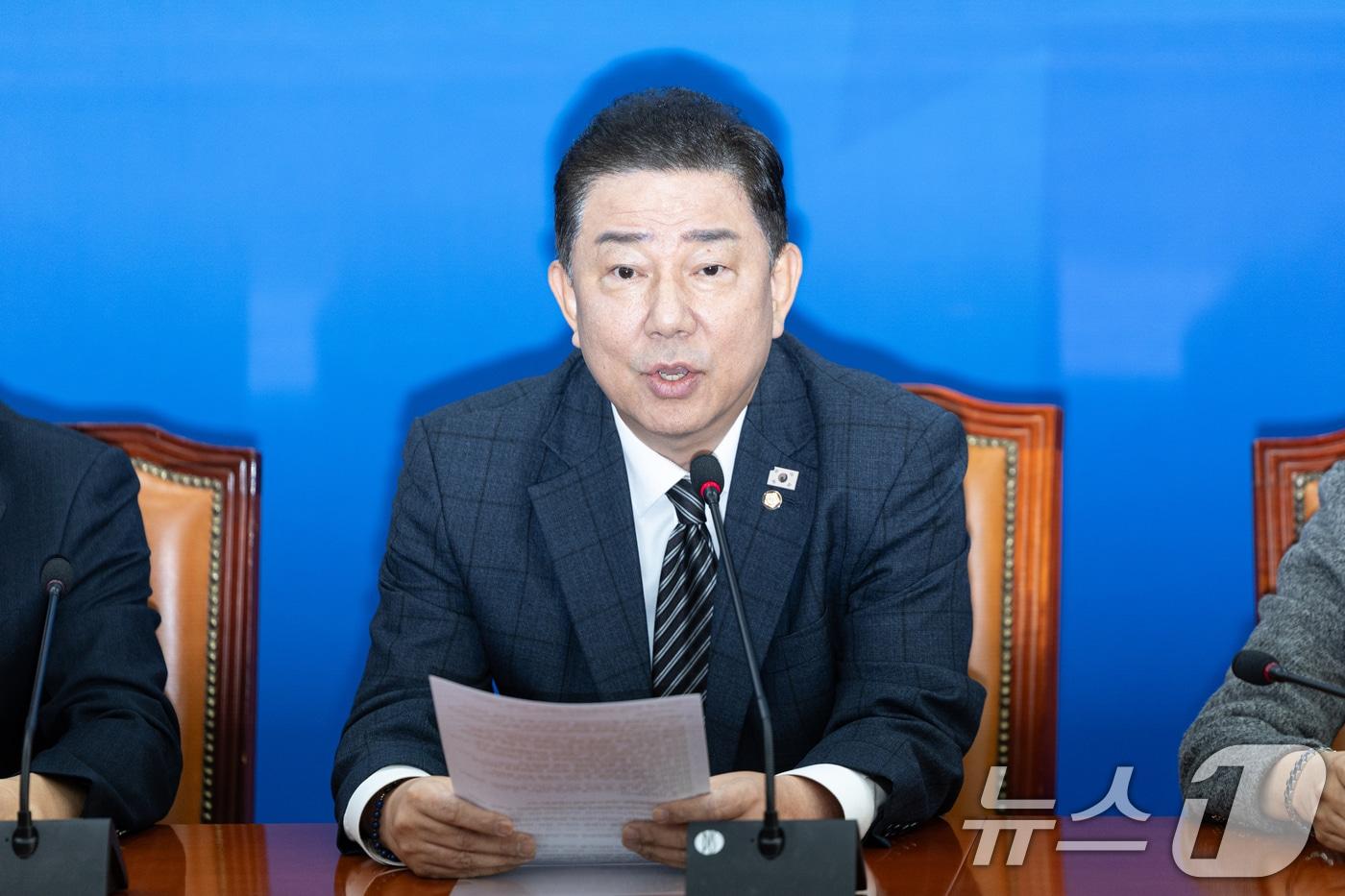 김병기 더불어민주당 원내대표가 13일 서울 여의도 국회에서 열린 정책조정회의에서 모두발언하고 있다. 2025.11.13/뉴스1 ⓒ News1 이승배 기자
