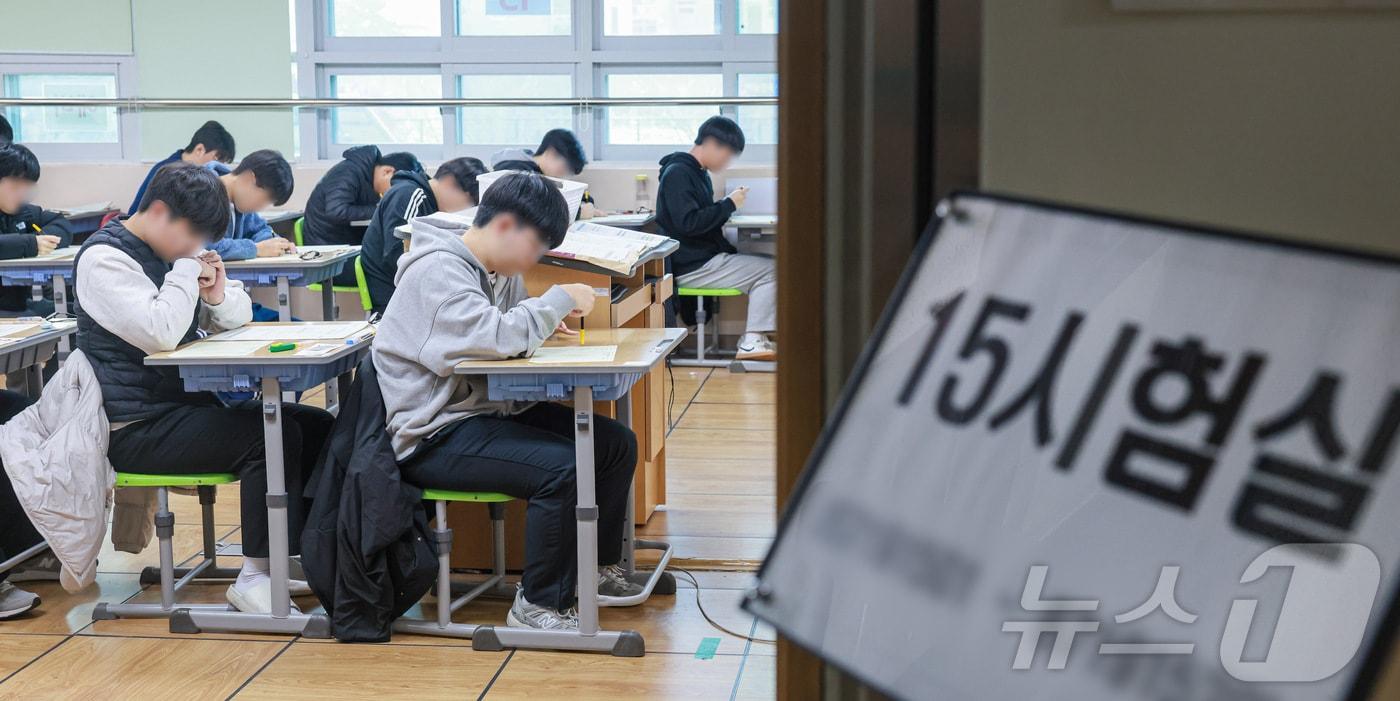 2026학년도 대학수학능력 시험일인 13일 전북 전주시 양현고등학교에 마련된 시험실에서 수험생들이 시험을 준비하고 있다. &#40;전북특별자치도교육청 제공. 재판매 및 DB 금지&#41; 2025.11.13/뉴스1 ⓒ News1 유경석 기자