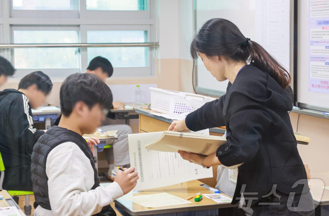 2026학년도 대학수학능력 시험일인 13일 전북 전주시 양현고등학교에 마련된 시험실에서 수험생들이 시험을 준비하고 있다. &#40;전북특별자치도교육청 제공. 재판매 및 DB 금지&#41; ⓒ News1 유경석 기자