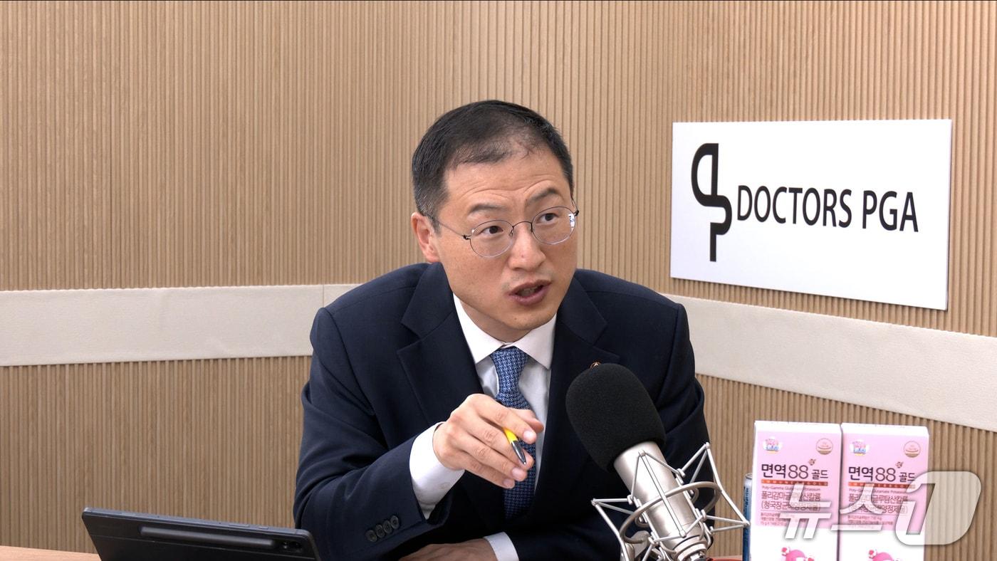 김상욱 더불어민주당 의원이 13일 뉴스1TV &#39;팩트앤뷰&#39;에 출연해 질문에 답하고 있다.&#40;뉴스1TV &#39;팩트앤뷰&#39; 캡처&#41;