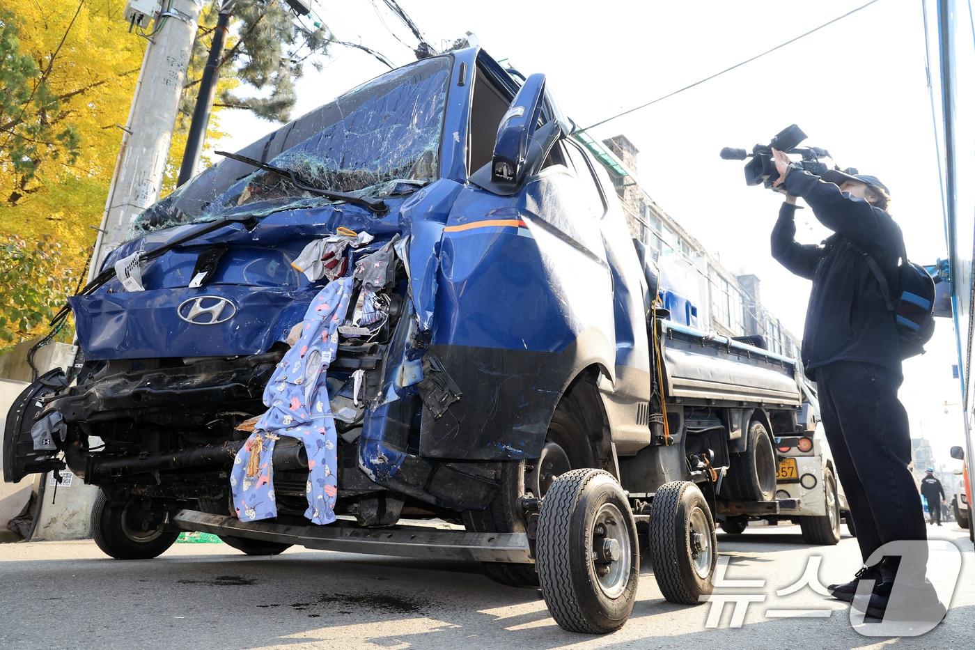 13일 경기 부천 오정구 원종동 제일시장에서 돌진한 1톤 트럭 ⓒ News1 이호윤 기자