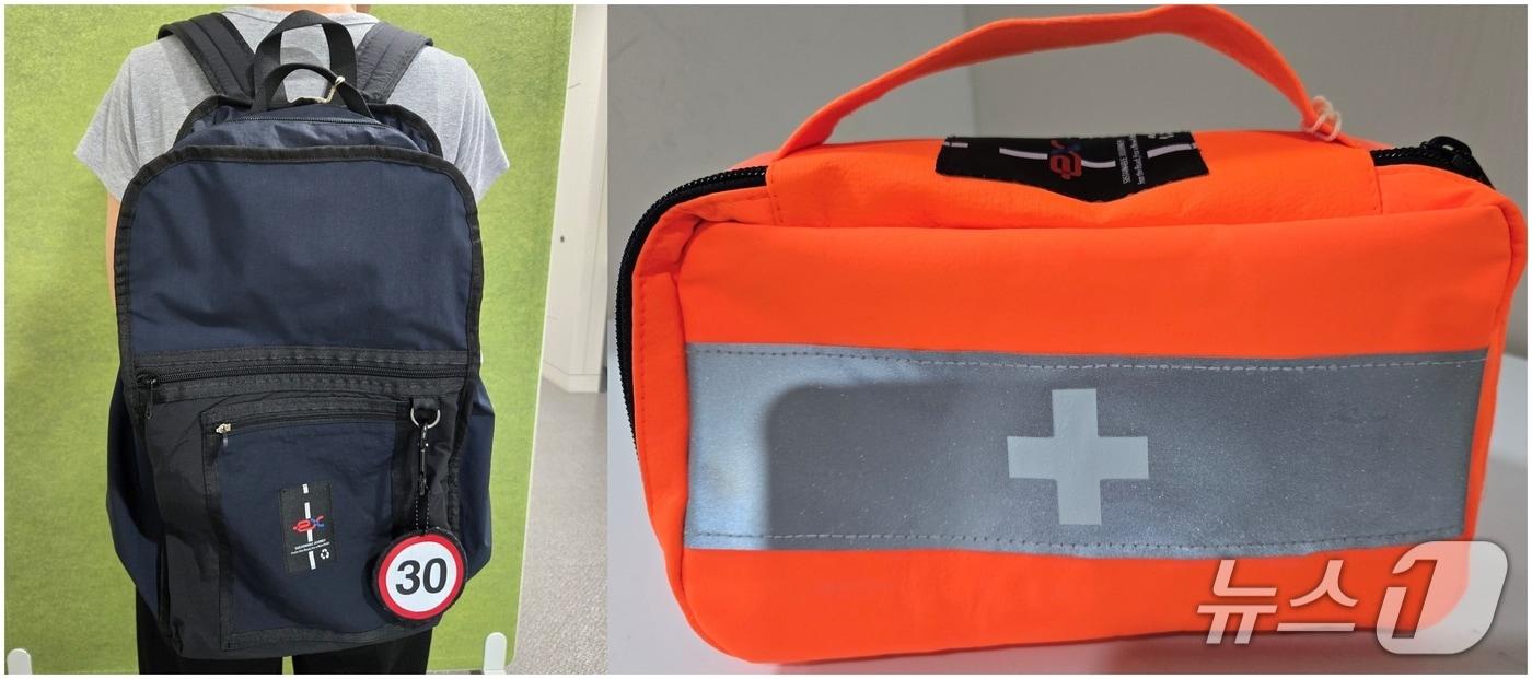 한국도로공사 충북본부가 폐근무복을 업사이클링해 만든 교통안전가방과 응급키트함.&#40;한국도로공사 충북본부 제공, 재판매 및 DB금지&#41;/뉴스1