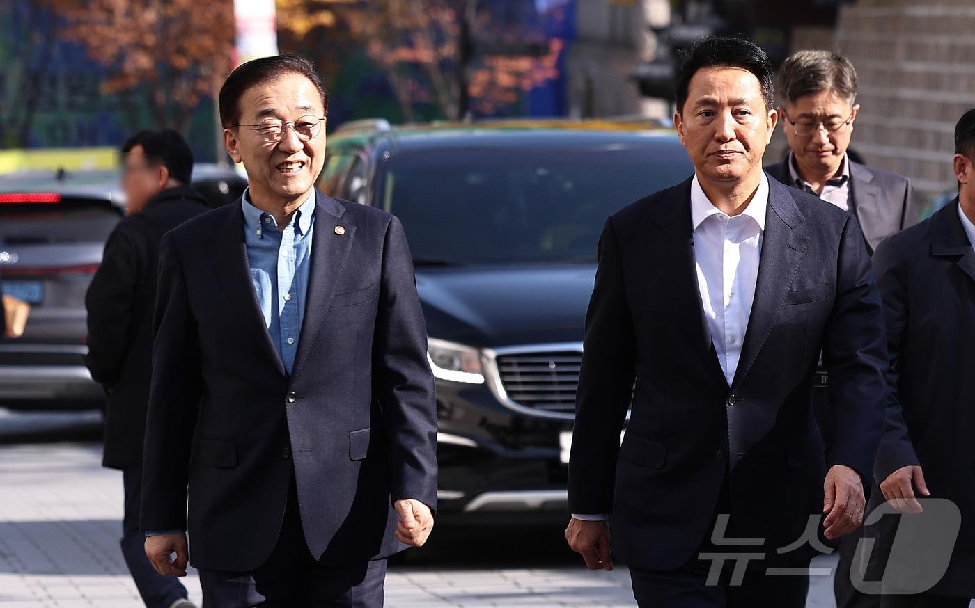 김윤덕 국토교통부 장관&#40;왼쪽&#41;과 오세훈 서울시장 2025.11.13/뉴스1 ⓒ News1 구윤성 기자