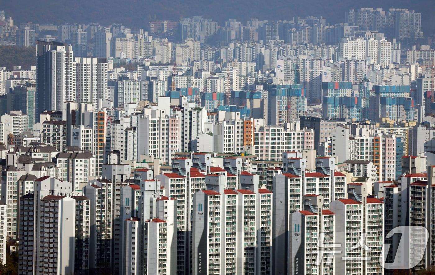 사진은 서울의 아파트 단지 모습. 2025.11.13/뉴스1 ⓒ News1 김명섭 기자