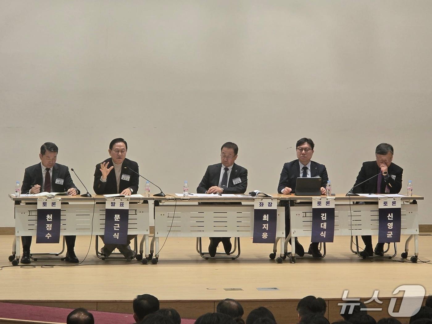 본문 이미지 - 13일 국회 의원회관에서는 유용원 국민의힘 의원 주최로 &#39;변화하는 국제정세에 따른 한미 조선해양협력&#39; 세미나가 열렸다. 2025.11.13 ⓒ News1 양새롬 기자