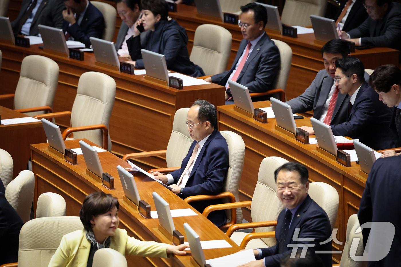 추경호 국민의힘 의원이 13일 서울 여의도 국회에서 열린 제429회국회&#40;정기회&#41; 12차 본회의에 참석해 있다. 2025.11.13/뉴스1 ⓒ News1 이승배 기자