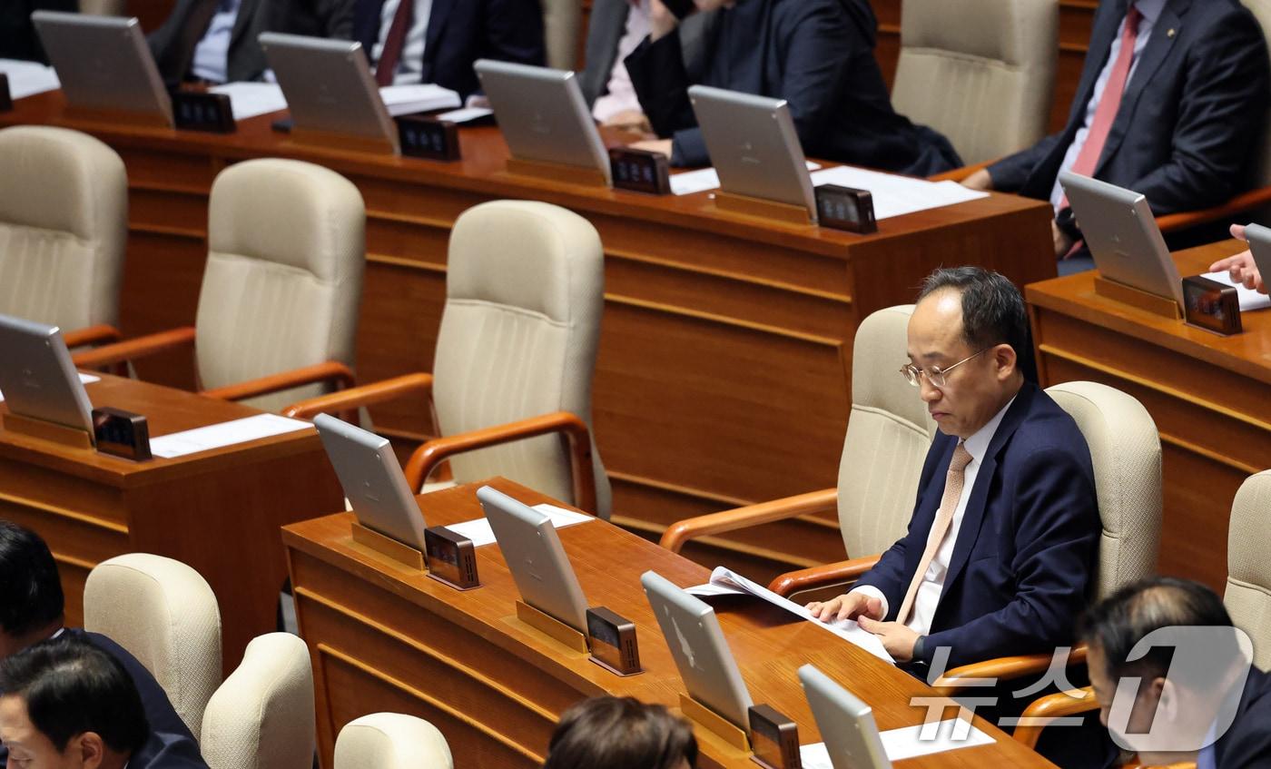 추경호 국민의힘 의원이 13일 서울 여의도 국회에서 열린 제429회국회(정기회) 12차 본회의에 참석해 있다. 2025.11.13/뉴스1 ⓒ News1 이승배 기자