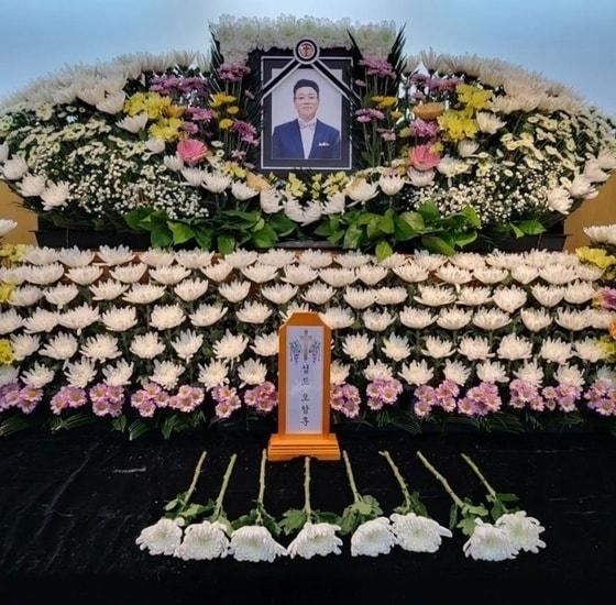 본문 이미지 - 원투 오창훈 영정/ 사진=송호범 인스타그램