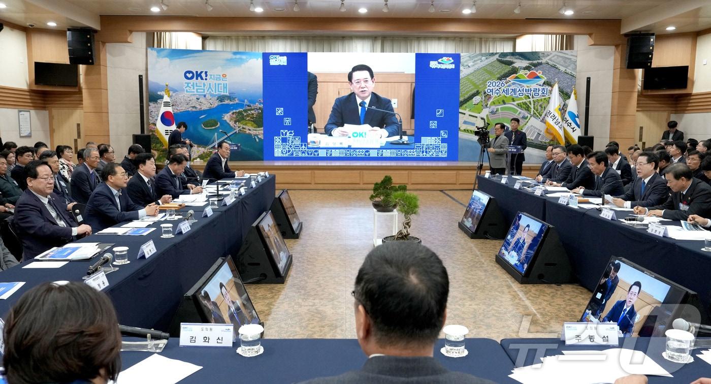 김영록 전라남도지사가 13일 여수시청 대회의실에서 열린 ‘여수시 정책비전 투어’ 행사에서 인사말을 하고 있다.&#40;전남도 제공. 재판매 및 DB금지&#41; 2025.11.13/뉴스1 