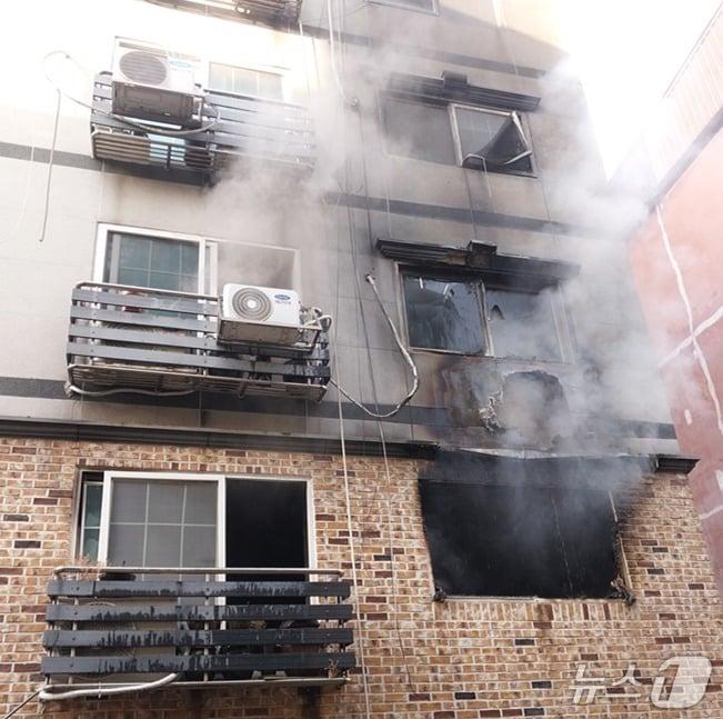 본문 이미지 - 인천 남동구 간석동 빌라 화재 현장 (인천시 제공.재판매 및 DB금지)