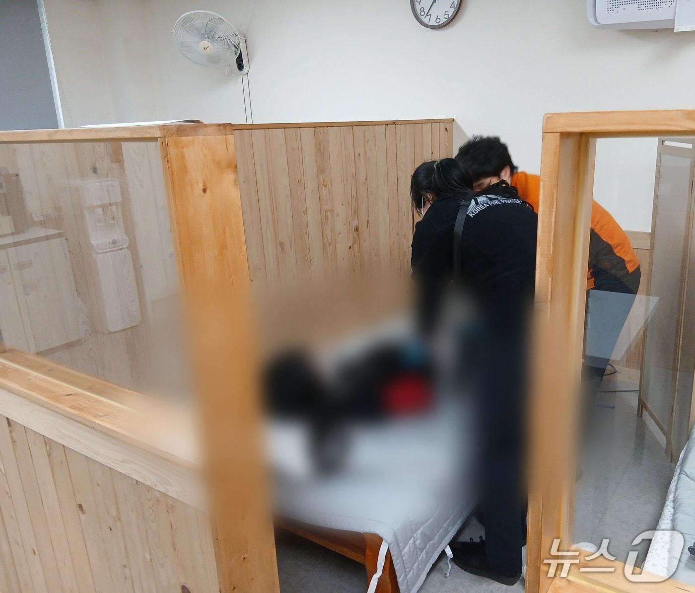 본문 이미지 - 전북소방본부가 2026학년도 대학수학능력시험일인 13일 전북 곳곳의 시험장마다 소방안전관리관을 배치해 수험생들의 응급 신고에 대응했다.&#40;전북소방 제공. 재판매 및 DB 금지&#41;