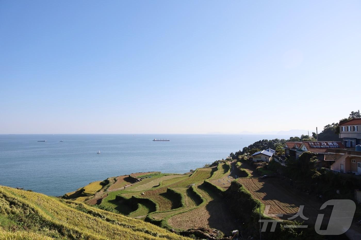 본문 이미지 - 남해 명소 ‘다랭이마을’(한국관광공사 제공) ⓒ 뉴스1 윤슬빈 관광전문기자