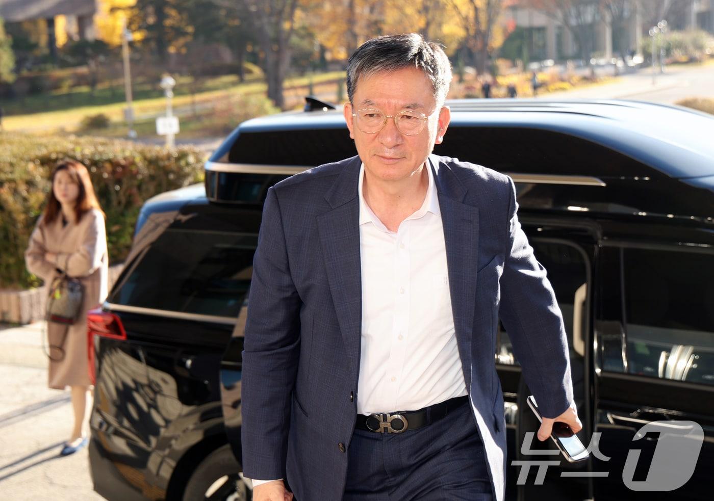 정성호 법무부 장관이 14일 오전 경기 과천시 정부과천청사 법무부로 출근을 하고 있다. 2025.11.14/뉴스1 ⓒ News1 김영운 기자