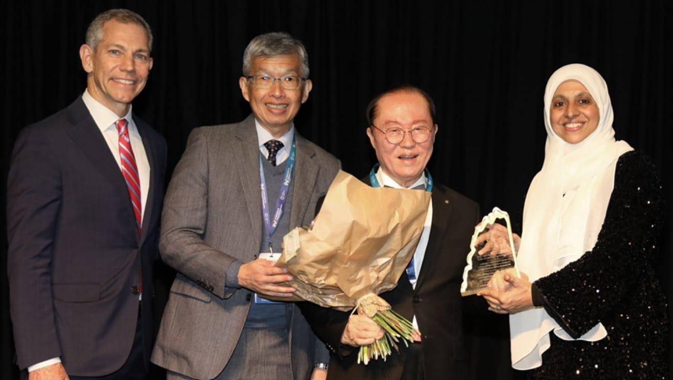 본문 이미지 -  오른쪽에서 두번째 김광태 회장(대림성모병원 회장), 왼쪽에서 두번째 Dr. Muna Abdul Razzaq Tahlak(국제병원연맹 IHF 회장). (대림성모병원 제공)