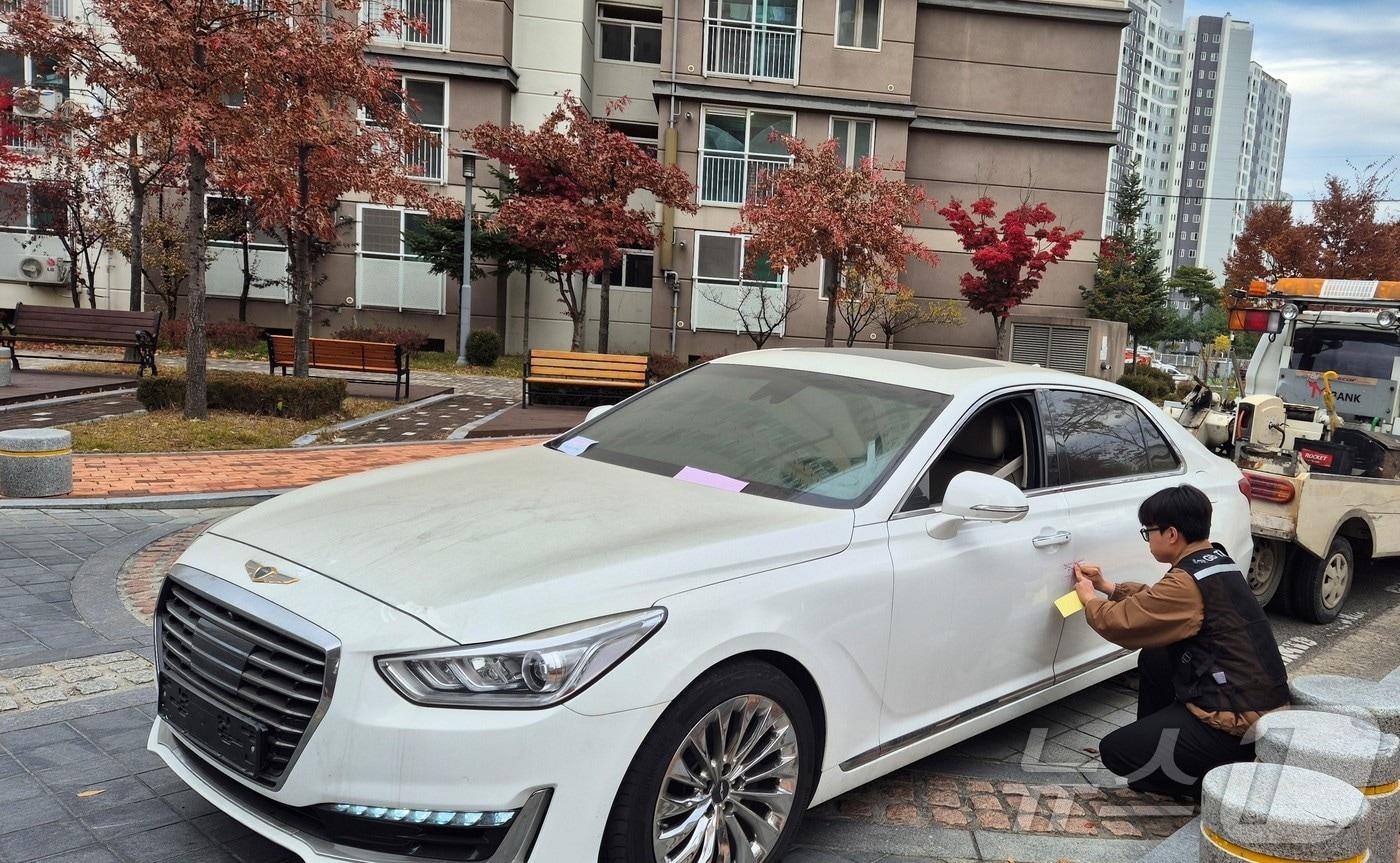 상주시가 체납세 일제 정리 기간을 맞아 고액·장기 체납자에 대한 강력한 징수 활동에 나서고, 체납차량 강제견인과 공매 처분을 시행한다.(상주시 제공. 재판매 및 DB금지) /뉴스1