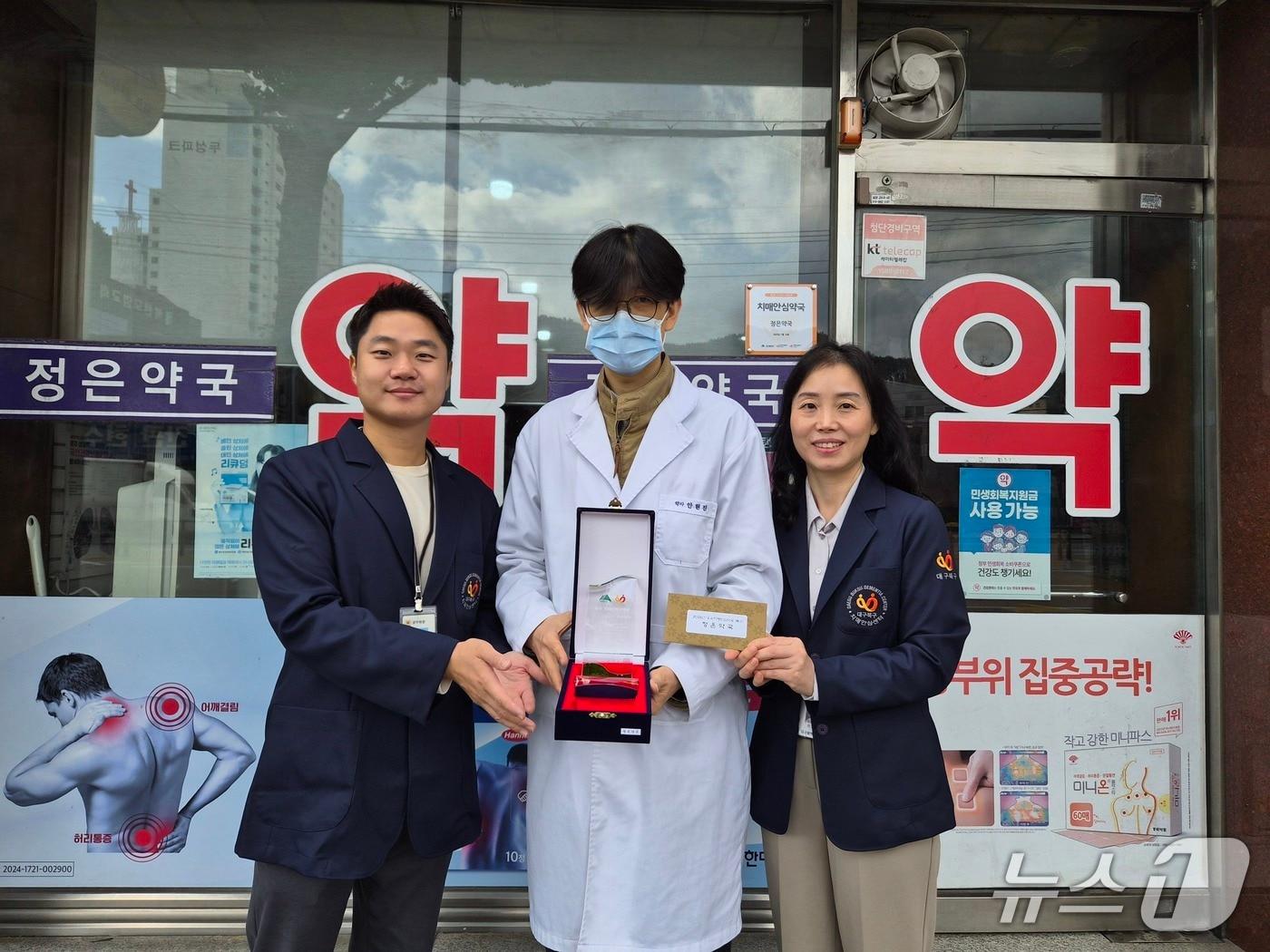 본문 이미지 - 대구 북구보건소가 약국 22곳을 &#39;치매안심약국&#39;으로 추가 지정했다.&#40;대구 북구 제공. 재판매 및 DB금지&#41;