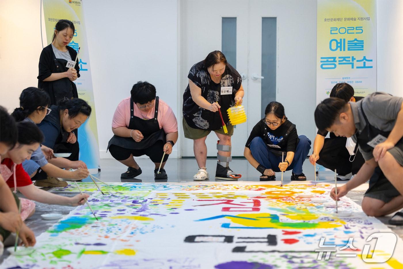 호반문화재단이 문화소외계층을 대상으로 다양한 예술 교육과 창작 활동을 지원하는 ‘2025 예술공작소’를 진행하는 모습 &#40;호반그룹 제공&#41; 뉴스1 ⓒ News1