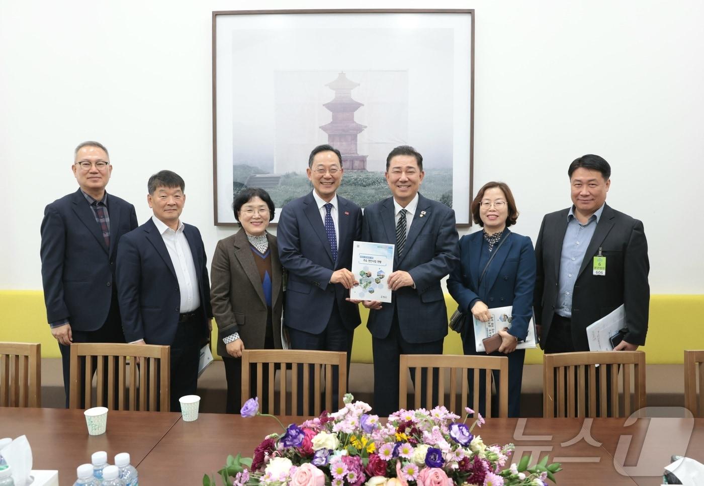 명현관 군수, 김병기 원내대표 방문 &#40;해남군 제공. 재판매 및 DB금지&#41; /뉴스1 