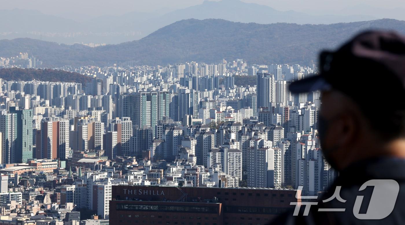 서울 중구 남산에서 바라본 도심에 아파트 단지가 보이고 있다. 2025.11.14/뉴스1 ⓒ News1 장수영 기자