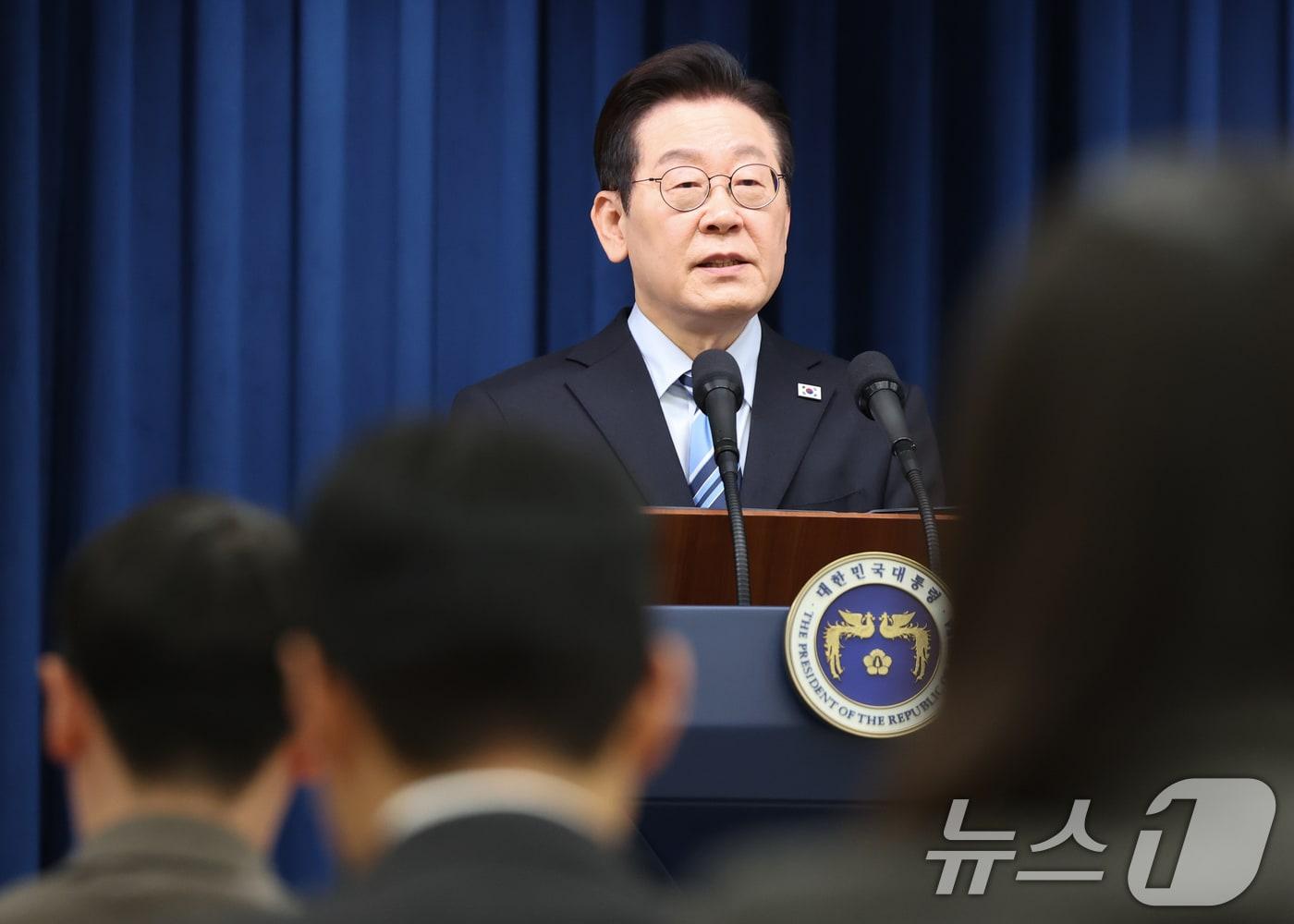 본문 이미지 - 이재명 대통령이 14일 서울 용산 대통령실 청사에서 한·미 팩트시트 타결 결과를 발표하고 있다. 2025.11.14/뉴스1 ⓒ News1 허경 기자