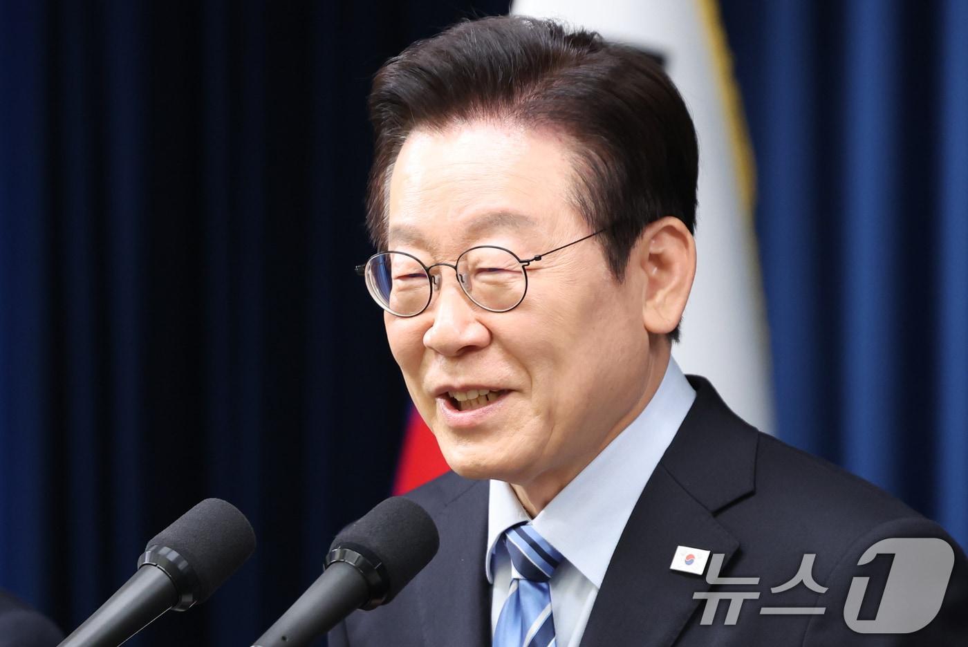 이재명 대통령이 14일 서울 용산 대통령실 청사에서 한·미 팩트시트 타결 결과를 발표한 뒤 기자들의 질문에 답변하고 있다. 2025.11.14/뉴스1 ⓒ News1 허경 기자