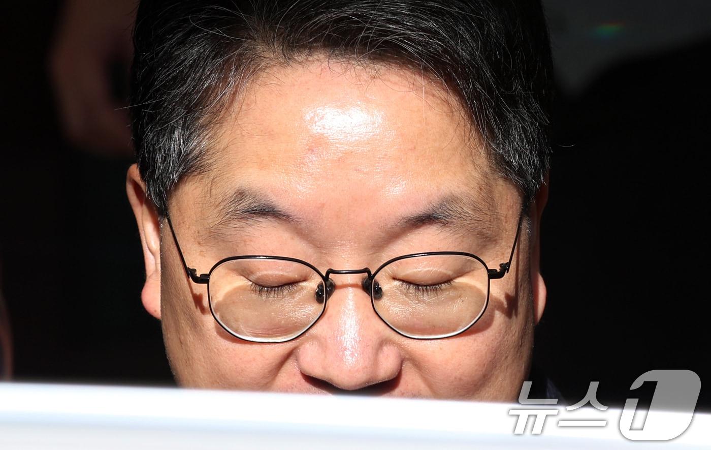 노만석 검찰총장 직무대행이 14일 오전 서울 서초동 대검찰청에서 열린 비공개 퇴임식을 마치고 청사를 나서고 있다. 2025.11.14/뉴스1 ⓒ News1 김명섭 기자