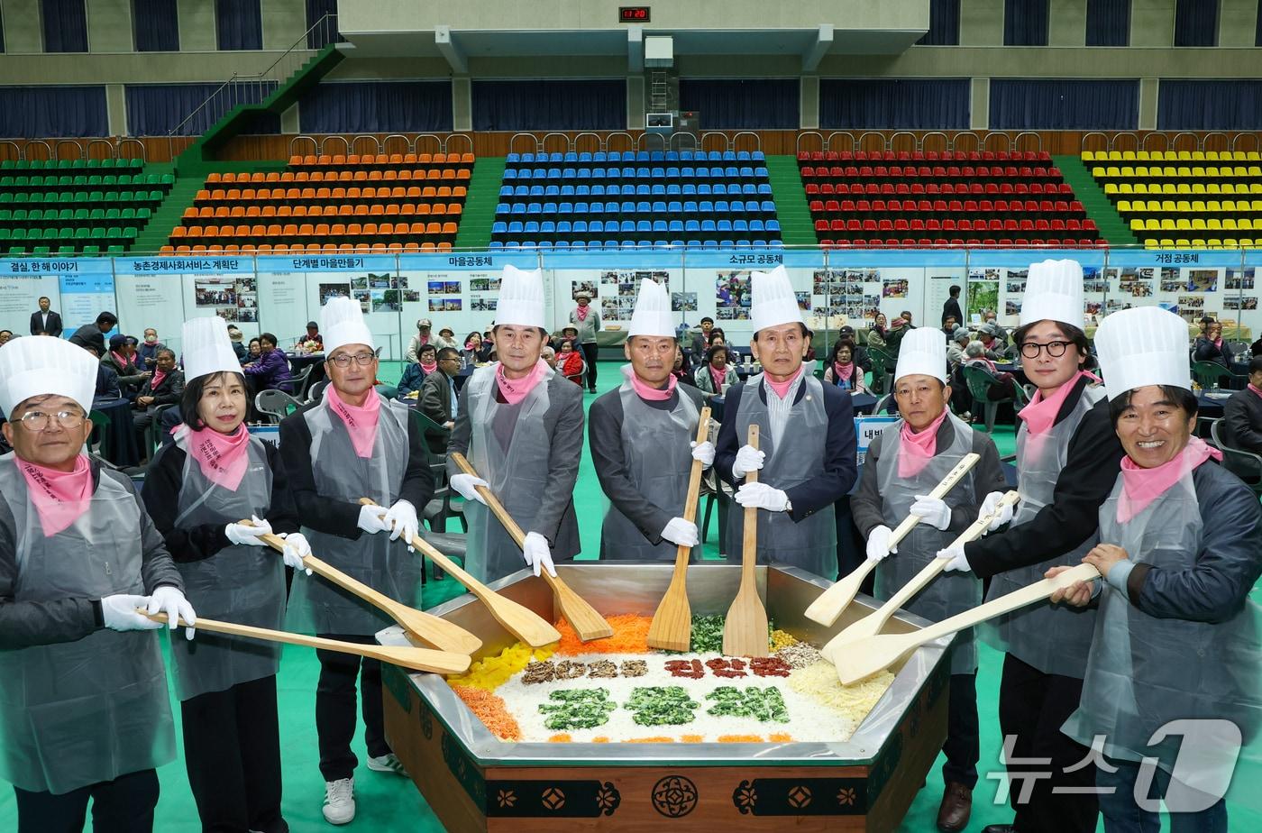 14일 전북 진안군이 문예체육회관에서 &#39;2025 마을만들기 주간 및 마을공동체 한마당&#39;을 개최했다.&#40;진안군제공. 재판매 및 DB금지&#41;2025.11.14/뉴스1