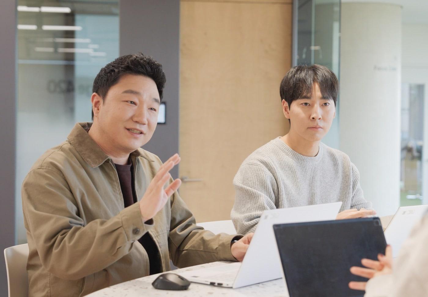 LG 소프트웨어 개발자 콘퍼런스 2025(LG SDC 2025)' 프롬프톤(Prompt-thon) 대회에서 우승을 차지한 LG디스플레이 HRD담당 소속 에듀플로어팀.(LG디스플레이 제공)