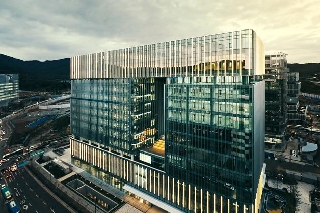 본문 이미지 - 판교 야놀자 사옥인 텐엑스타워 외관(야놀자 제공)