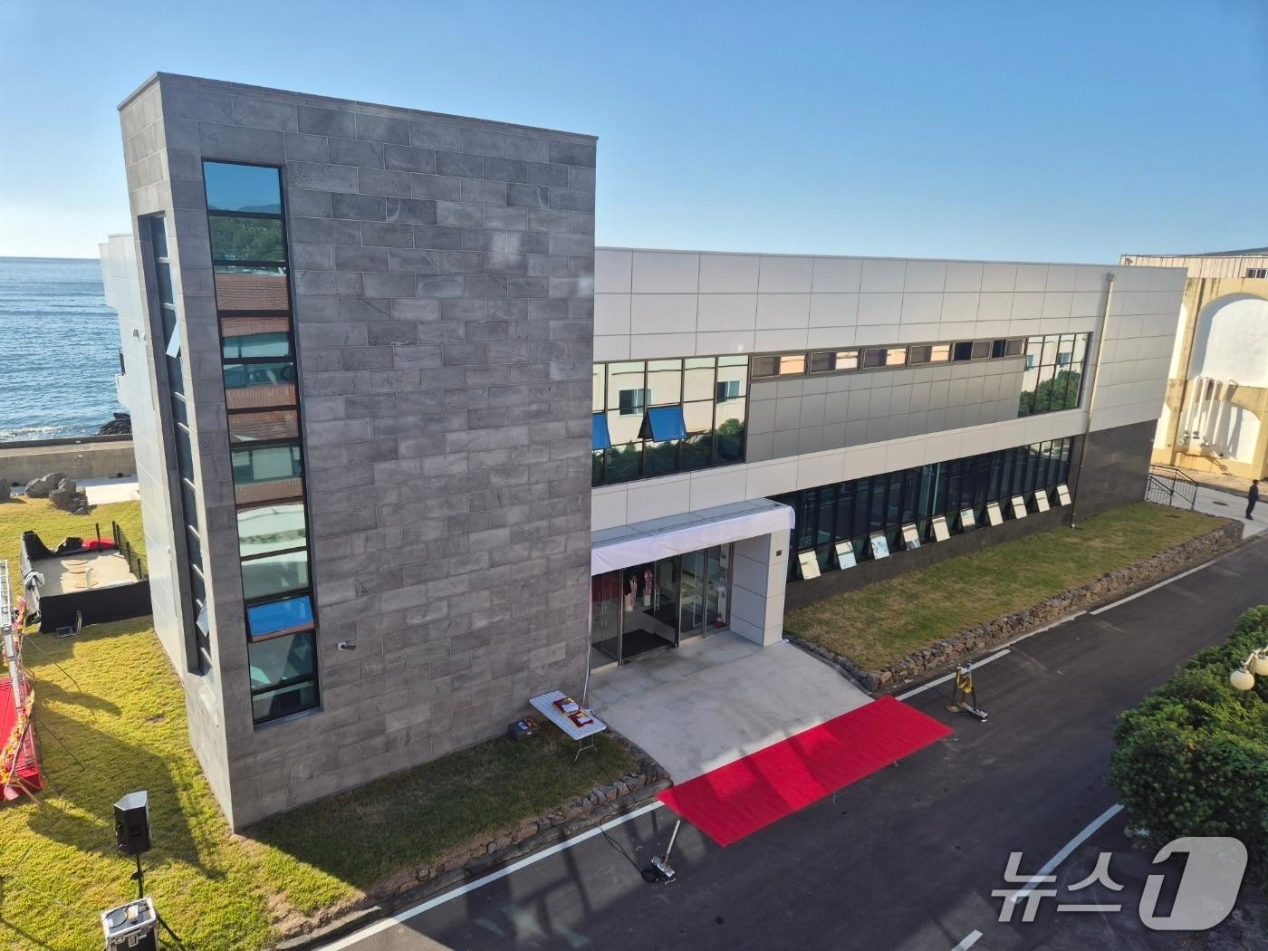 본문 이미지 - 국립수산과학원 아열대수산연구소 미래양식동 전경 &#40;수과원 제공. 재판매 및 DB 금지&#41;