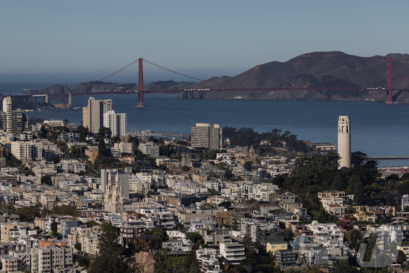 미국 캘리포니아주 샌프란시스코 시내 뒤로 보이는 금문교의 모습. 2021.10.28 ⓒ 로이터=뉴스1 ⓒ News1 김지완 기자