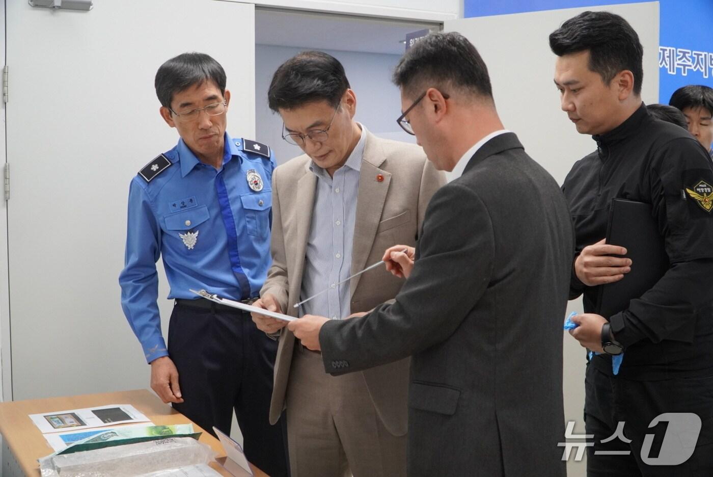 14일 제주지방해양경찰청을 방문한 문대림 국회의원(더불어민주당·제주 제주시 갑).(문대림 의원실 제공, 재판매 및 DB 금지)