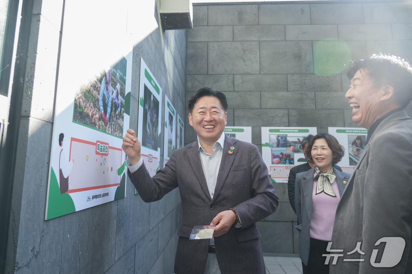 '2025 노동자 한마당 축제 심(心)심(審)캠프'를 찾은 오영훈 제주특별자치도지사.(제주특별자치도 제공, 재판매 및 DB 금지)