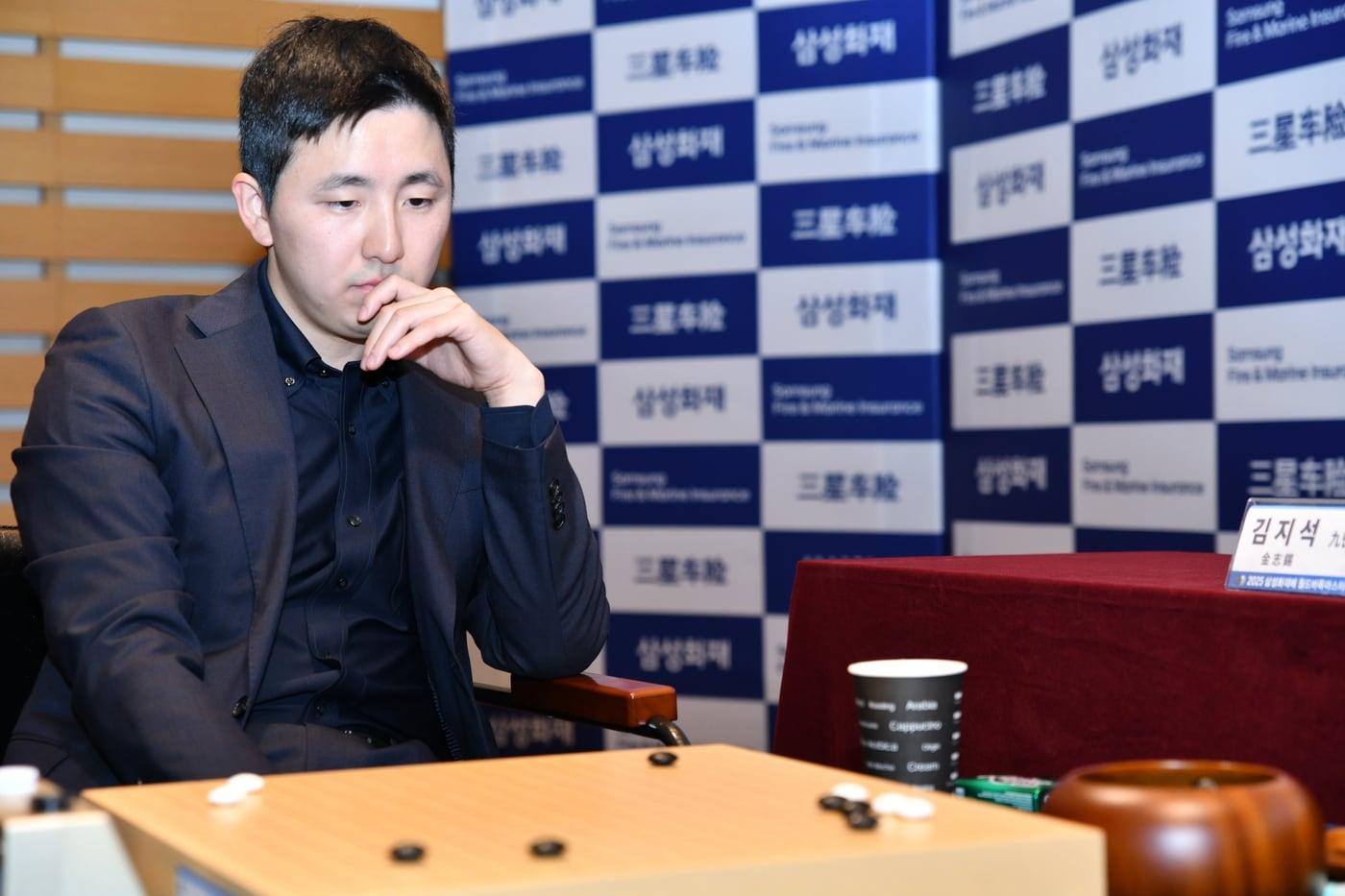 삼성화재배 결승 진출이 무산된 김지석 9단. &#40;한국기원 제공&#41;