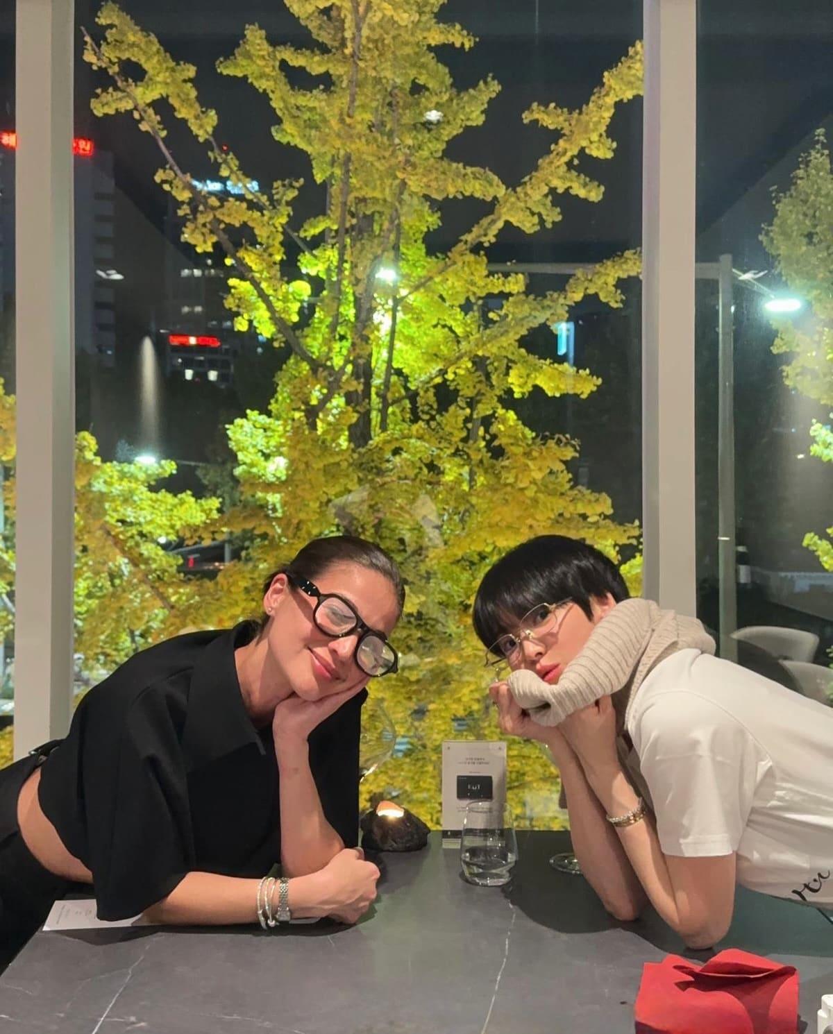 본문 이미지 - 앤 커티스(왼쪽), 송혜교 / 사진=앤 커티스 인스타그램