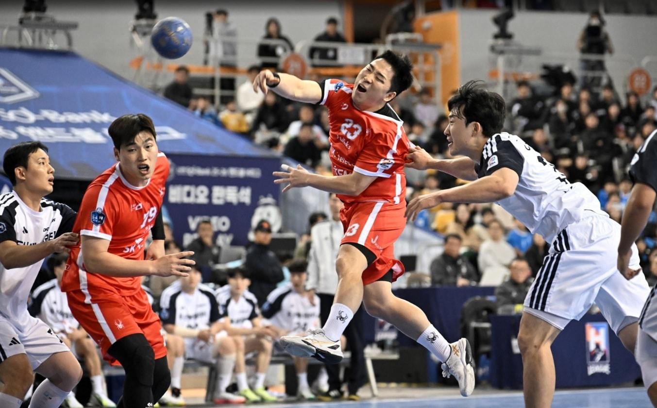 본문 이미지 - SK와 두산의 핸드볼 H리그 개막전&#40;H리그 제공&#41; 