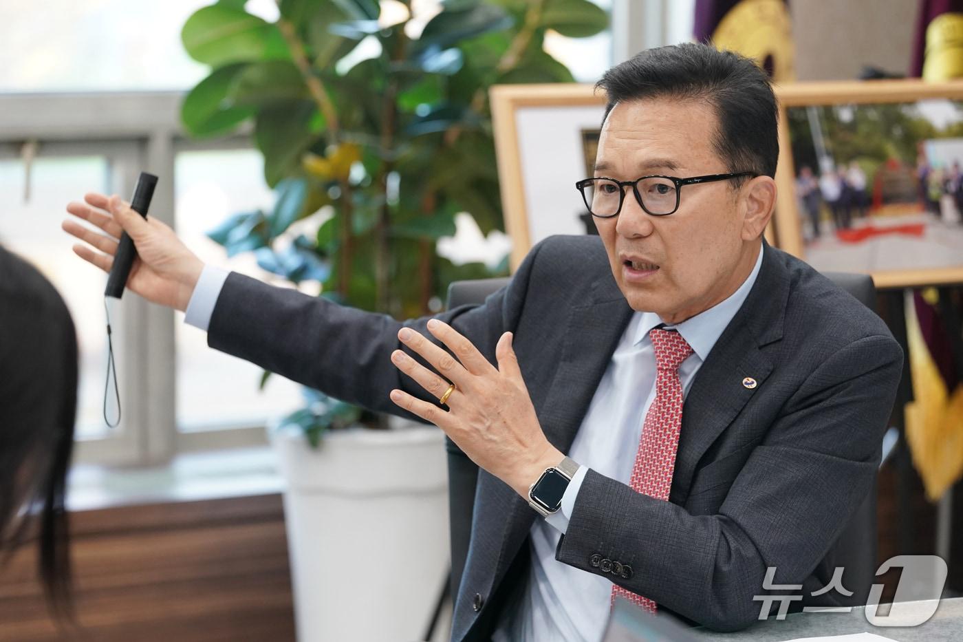 이재호 인천 연수구청장이 지난 10일 구청장실에서 뉴스1과 인터뷰하고 있다.&#40;연수구 제공. 재배포 및 DB금지&#41;2025.11.16/뉴스1
