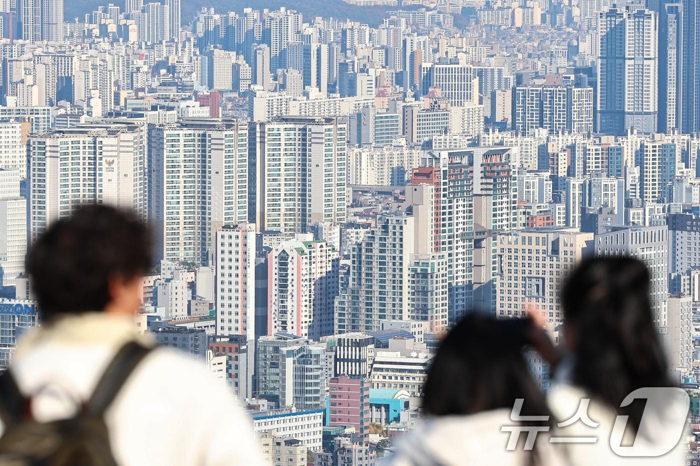 서울 중구 남산에서 바라본 아파트 단지. 2025.11.16/뉴스1 ⓒ News1 김도우 기자