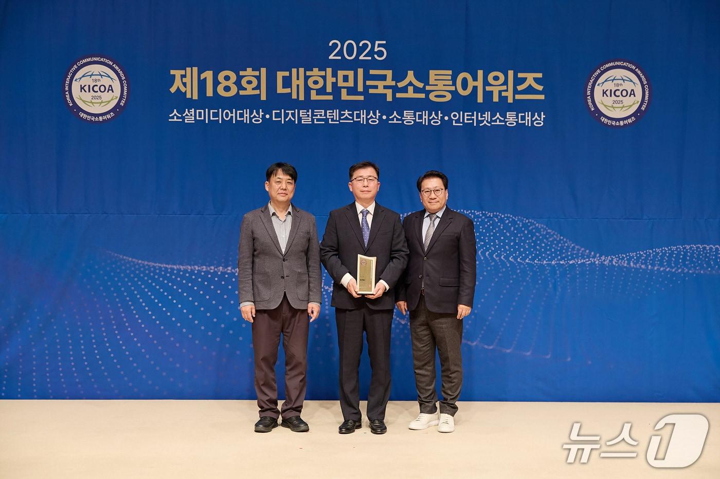 한국마사회 유튜브 채널 KRBC가 대한민국 소통어워즈에서 2년 연속 대상을 수상했다 &#40;한국마사회 제공&#41;