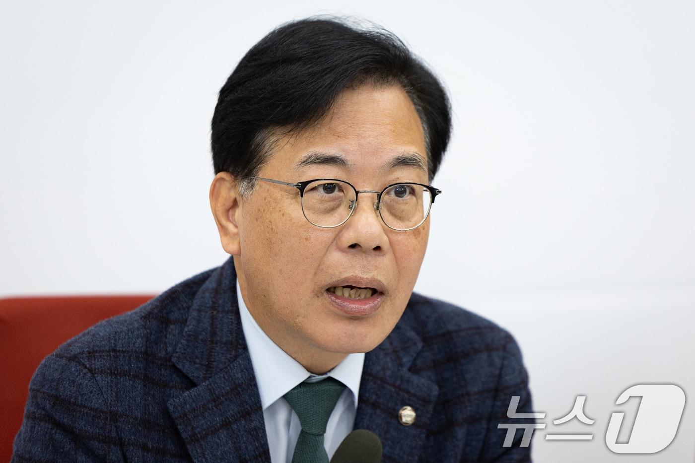 송언석 국민의힘 원내대표가 16일 서울 여의도 국회에서 열린 현안 기자간담회에서 모두 발언을 하고 있다. 2025.11.16/뉴스1 ⓒ News1 유승관 기자