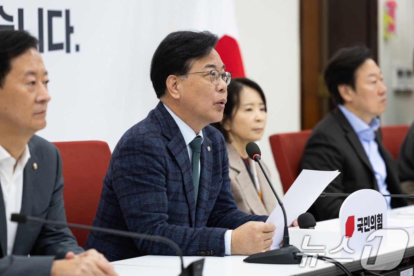 송언석 국민의힘 원내대표가 16일 서울 여의도 국회에서 열린 현안 기자간담회에서 모두 발언을 하고 있다. 2025.11.16/뉴스1 ⓒ News1 유승관 기자