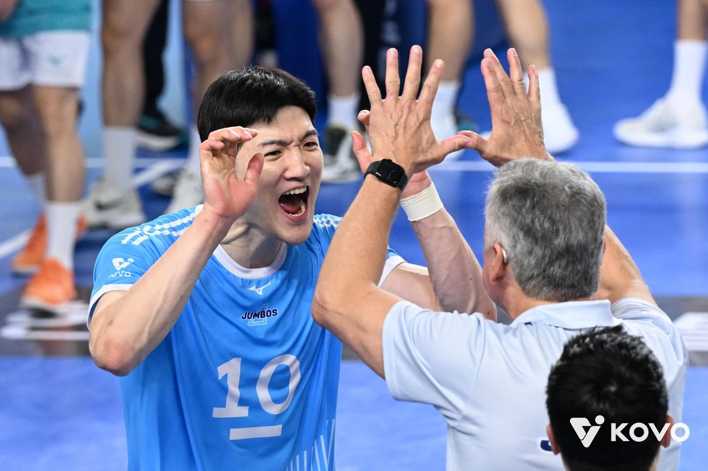 대한항공이 현대캐피탈을 꺾고 선두로 올라섰다.&#40;KOVO제공&#41; 