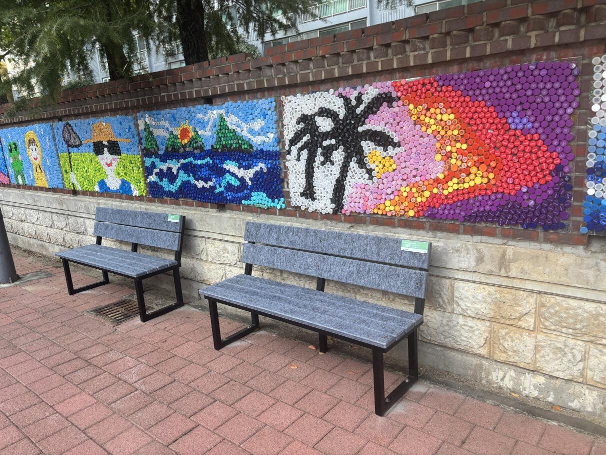 본문 이미지 - 리뉴 벤치.&#40;신세계백화점제공&#41;