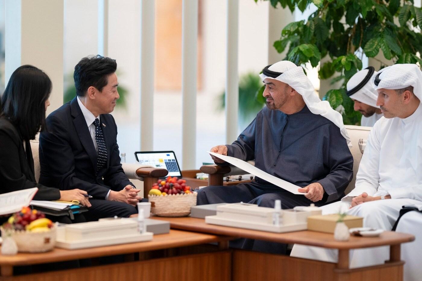 강훈식 대통령비서실장이 대통령 전략경제협력 특사로 아랍에미리트&#40;UAE&#41;를 방문한 모습.&#40;강훈식 페이스북&#41;